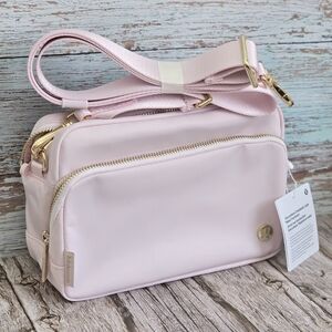 *NWT* LULULEMON Everywhere Belt Bag 3L Metal Hardware, Color Blissful Pink